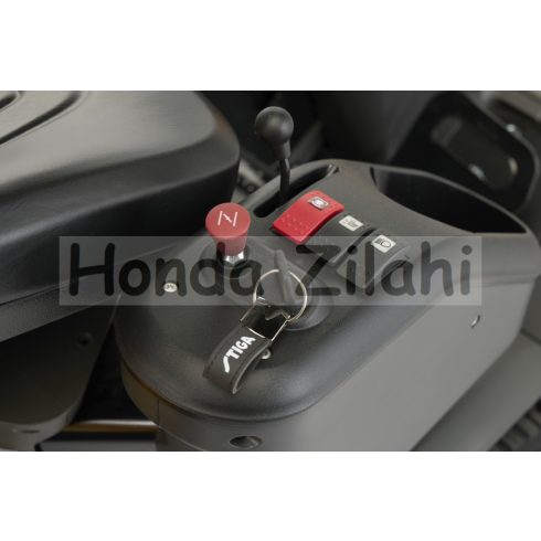 Stiga frontkaszás fűnyírótraktor PARK 700 WX (Vágóasztal nélkül)