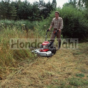 Honda benzinmotoros önjáró magasgazvágó UM616