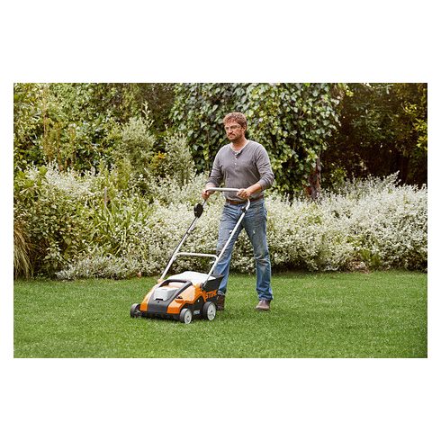Stihl akkumulátoros gyepszellőztető RLA 240 (1 db AK 30 akkuval és AL 101 töltővel)