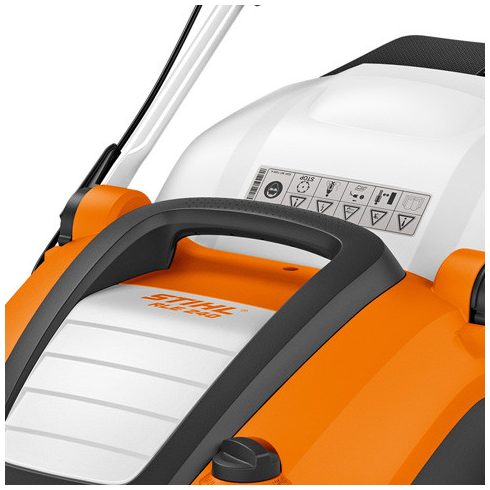 Stihl akkumulátoros gyepszellőztető RLA 240 (1 db AK 30 akkuval és AL 101 töltővel)